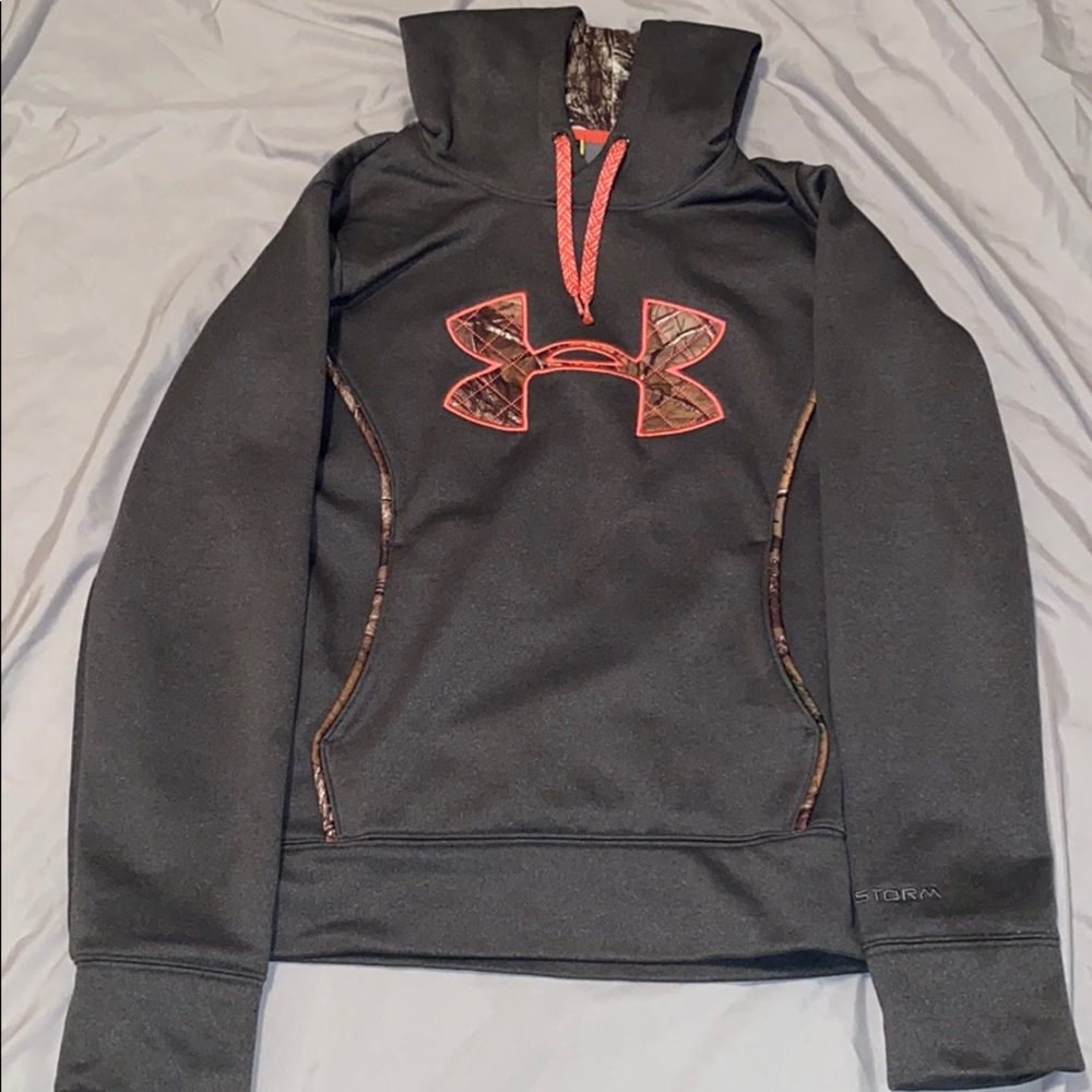 Girls under Armour sweatshirt